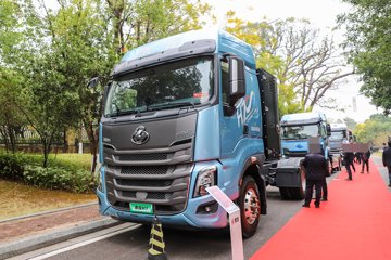 东风柳汽 乘龙H7 6X4 氢燃料牵引车