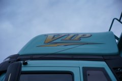 一汽解放J6G Pro领航版 7.8L柴油 380马力 4X2 一汽解放10档 全浮高顶 6.75米仓栅式载货车