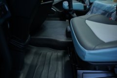 一汽解放J6G Pro领航版 7.8L柴油 380马力 4X2 一汽解放10档 全浮高顶 6.75米仓栅式载货车