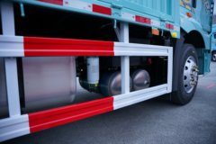 一汽解放J6G Pro领航版 7.8L柴油 380马力 4X2 一汽解放10档 全浮高顶 6.75米仓栅式载货车