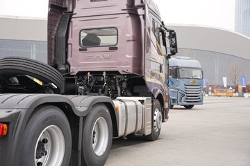 һ�����J6V �캽�� 12.5L���� 580���� 6X4 һ�����12�� AMT�Զ��� ǣ����ͼƬ