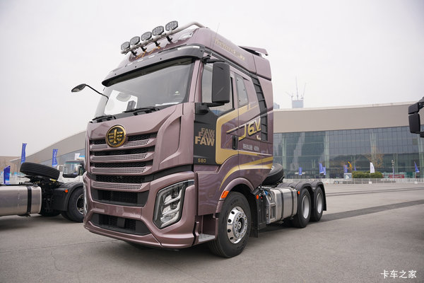 一汽解放J6V 领航版 12.5L柴油 580马力 6X4 一汽解放12档 AMT自动档 牵引车