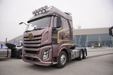 12.5L柴油 580马力 6X4 一汽解放12档 AMT自动档 牵引车