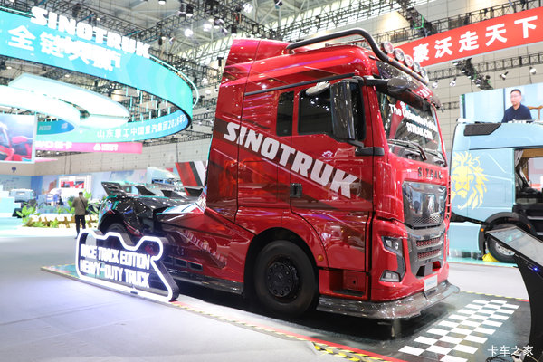 重汽汕德卡 SITRAK C9H 800马力 采埃孚12档 AMT自动档 牵引车