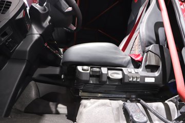 �����ǵ¿� SITRAK C9H 800���� �ɰ���12�� AMT�Զ��� ǣ����ͼƬ