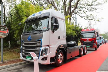 东风柳汽乘龙H7 6X4 纯电动牵引车 宁德时代600kWh