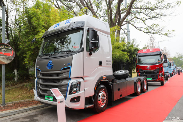 东风柳汽乘龙H7 6X4 纯电动牵引车 宁德时代600kWh