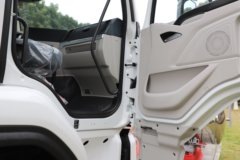 东风柳汽 乘龙H5 创富版 7.7L LNG 320马力 4X2 法士特8档 9.7米厢式载货车