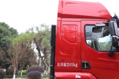 东风柳汽乘龙H5 6.4L柴油 300马力 6X2R 法士特10档 7.8米仓栅式载货车