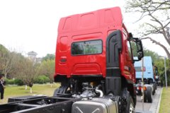 东风柳汽乘龙H5 6.4L柴油 300马力 6X2R 法士特10档 7.8米仓栅式载货车