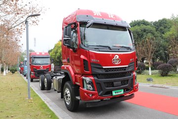 东风柳汽乘龙H5 6.4L柴油 300马力 6X2R 法士特10档 7.8米仓栅式载货车