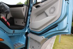 东风柳汽 乘龙H5V 创富版 380马力 4X2 法士特10档 6.8米仓栅式载货车