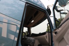 东风柳汽 乘龙H5V 创富版 380马力 4X2 法士特10档 6.8米仓栅式载货车