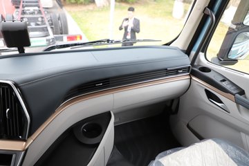 �������� ����H5V ������ 380���� 4X2 ��ʿ��10�� 6.8�ײ�դʽ�ػ���ͼƬ