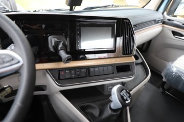 �������� ����H5V ������ 380���� 4X2 ��ʿ��10�� 6.8�ײ�դʽ�ػ���ͼƬ