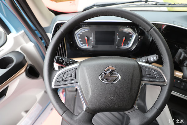 380马力乘龙H5V 6.8米仓栅车详解