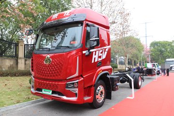 东风柳汽乘龙H5V 创富版 7L柴油 380马力 4X2 法士特10档 6.8米仓栅式载货车