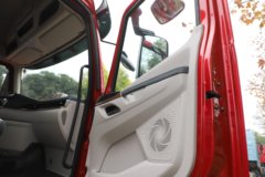 东风柳汽乘龙H5V 创富版 7L柴油 380马力 4X2 法士特10档 6.8米仓栅式载货车