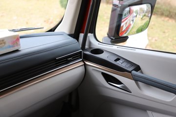 ������������H5V ������ 7L���� 380���� 4X2 ��ʿ��10�� 6.8�ײ�դʽ�ػ���ͼƬ