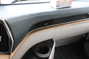 ������������H5V ������ 7L���� 380���� 4X2 ��ʿ��10�� 6.8�ײ�դʽ�ػ���ͼƬ