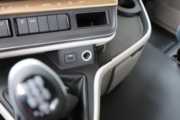 ������������H5V ������ 7L���� 380���� 4X2 ��ʿ��10�� 6.8�ײ�դʽ�ػ���ͼƬ