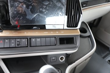 ������������H5V ������ 7L���� 380���� 4X2 ��ʿ��10�� 6.8�ײ�դʽ�ػ���ͼƬ