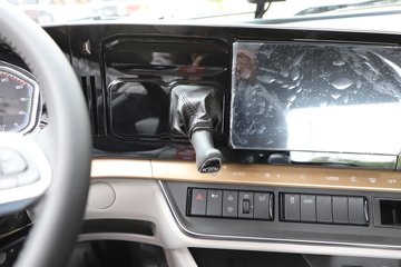 ������������H5V ������ 7L���� 380���� 4X2 ��ʿ��10�� 6.8�ײ�դʽ�ػ���ͼƬ