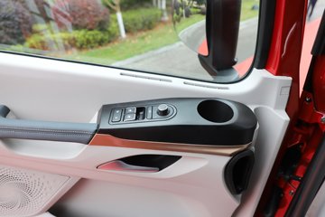 ������������H5V ������ 7L���� 380���� 4X2 ��ʿ��10�� 6.8�ײ�դʽ�ػ���ͼƬ