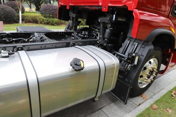 ������������H5V ������ 7L���� 380���� 4X2 ��ʿ��10�� 6.8�ײ�դʽ�ػ���ͼƬ