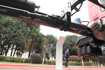 ������������H5V ������ 7L���� 380���� 4X2 ��ʿ��10�� 6.8�ײ�դʽ�ػ���ͼƬ