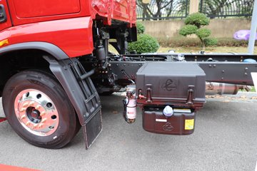 ������������H5V ������ 7L���� 380���� 4X2 ��ʿ��10�� 6.8�ײ�դʽ�ػ���ͼƬ