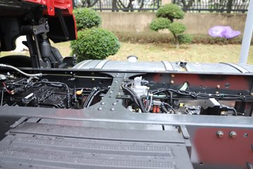 ������������H5V ������ 7L���� 380���� 4X2 ��ʿ��10�� 6.8�ײ�դʽ�ػ���ͼƬ