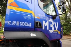 东风柳汽新乘龙M3V 4X2 7.8米纯电动厢式载货车 宁德时代246.67kWh