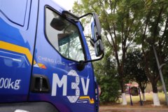 东风柳汽新乘龙M3V 4X2 7.8米纯电动厢式载货车 宁德时代246.67kWh