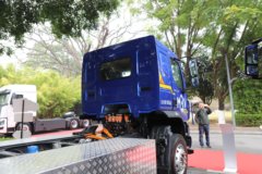 东风柳汽新乘龙M3V 4X2 7.8米纯电动厢式载货车 宁德时代246.67kWh