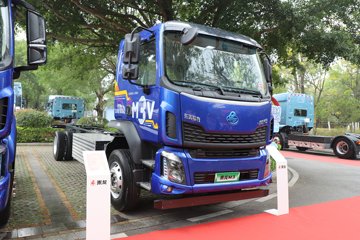 东风柳汽新乘龙M3V 4X2 7.8米纯电动厢式载货车 宁德时代246.67kWh