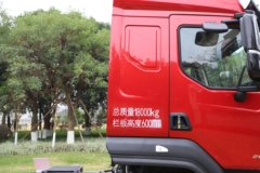 东风柳汽乘龙H5 4.6L柴油 260马力 4X2 法士特8档 6.8米仓栅式载货车