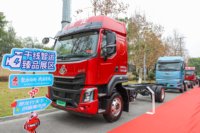 东风柳汽 乘龙H5 6.4L柴油 300马力 4X2 法士特8档 9.6米厢式载货车