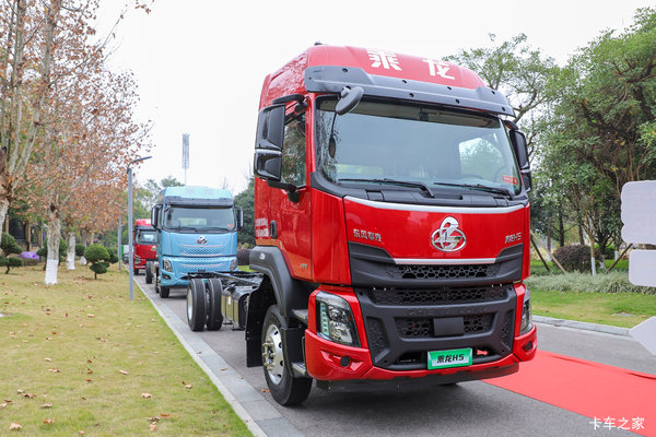 东风柳汽乘龙H5 4.6L柴油 260马力 4X2 法士特8档 6.8米仓栅式载货车