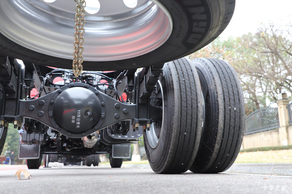 新春钜惠,乘龙H5 290马力90厘米卧铺大单桥 新春钜惠,乘龙H5 290马力90厘米卧铺大单桥