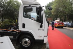 东风柳汽乘龙翼威2 4.165米单排纯电动厢式轻卡 中创新航133.95kWh