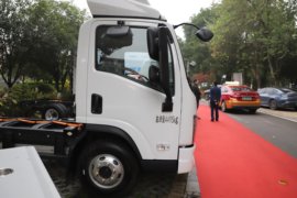 翼威2&nbsp;电动载货车外观图片