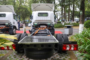 翼威2&nbsp;电动载货车外观图片