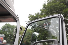 翼威2&nbsp;电动载货车驾驶室图片