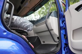 乘龙H5&nbsp;电动载货车驾驶室图片