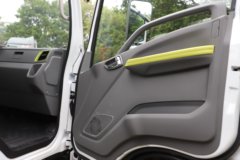 东风柳汽乘龙 翼威2 4.2米单排纯电动仓栅式轻卡 宁德时代165.16kWh