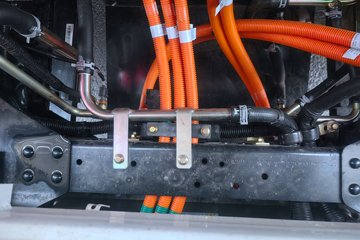 �ɵ�EV6 ��ɲ 4.15�׵��Ŵ��綯�����Ῠ �д��º�114.02kWhͼƬ