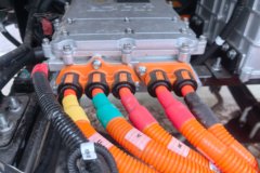 中国重汽 豪曼 先锋EM3 4X2 4.18米单排纯电动栏板轻卡 宁德时代100.46kWh