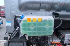 中国重汽 豪曼 先锋EM3 4X2 4.18米单排纯电动栏板轻卡 宁德时代100.46kWh