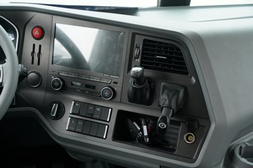 һ�����J7 12.5L���� 580���� 4X2 һ�����12�� AMT �Զ��� ǣ����ͼƬ